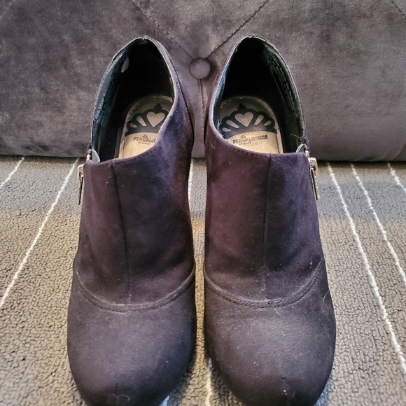 Like new!  Fergalicious heeled ankle boots - Picture 2 of 6